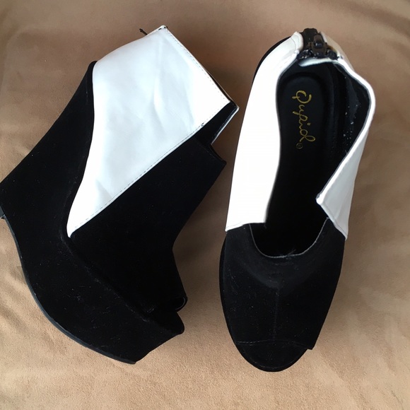 NEW Platform Black & White peep-toe shoes! - Picture 3 of 4