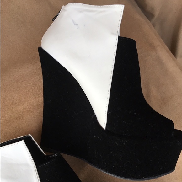 NEW Platform Black & White peep-toe shoes! - Picture 4 of 4