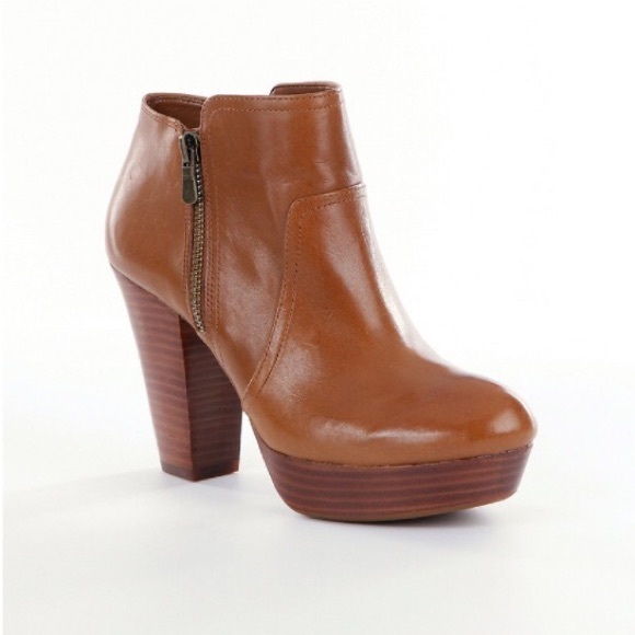 Gianni Bini gingerbread ankle Bootie NIB size 9