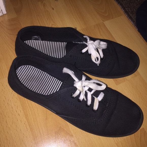 walmart black tennis shoes