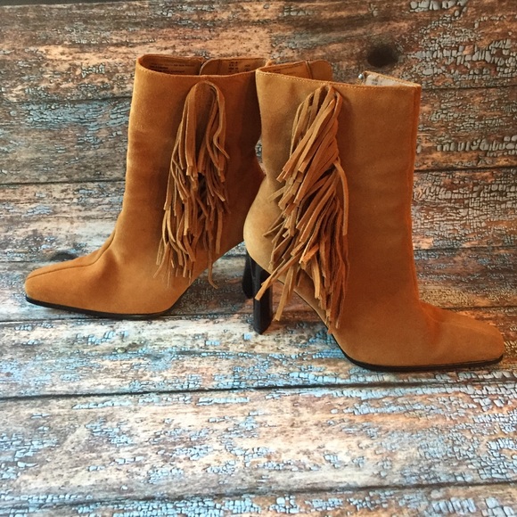 Super cute fringe boots!