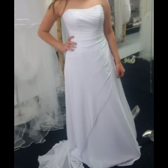 Beautiful gown READ DESCRIPTION