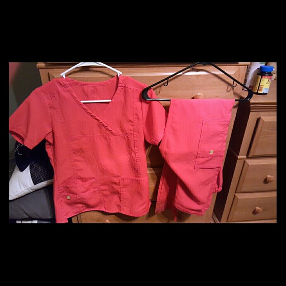 Scrub set