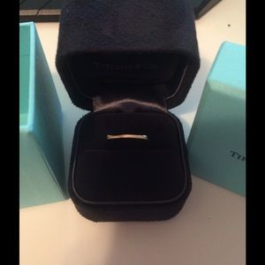 🌹sold🌹Like new Tiffany 18k YG square ring