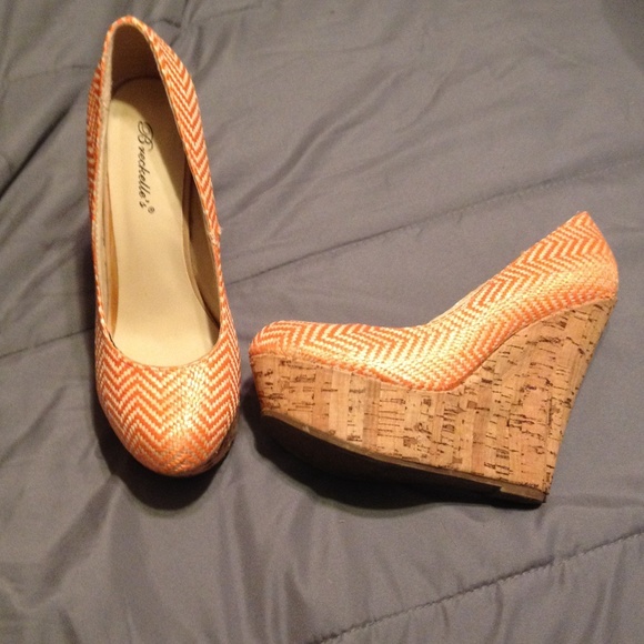 Adorable Cork Heels - Picture 1 of 2