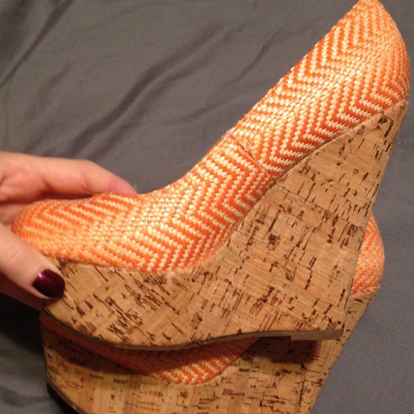 Adorable Cork Heels - Picture 2 of 2