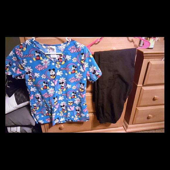 Scrub set