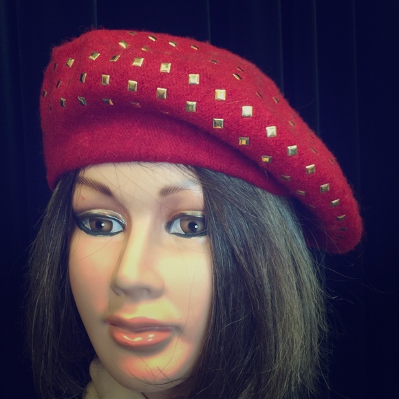 Red round hat with gold studs - Picture 1 of 3