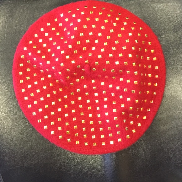 Red round hat with gold studs - Picture 3 of 3