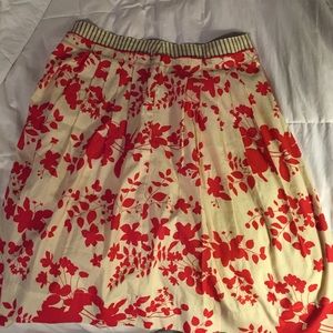 Patterned pleated skirt