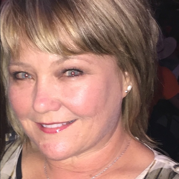 Meet your Posher, Carolyn - Picture 1 of 1
