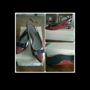 Size. 7.5 naturalizer begonia red kitten heels
