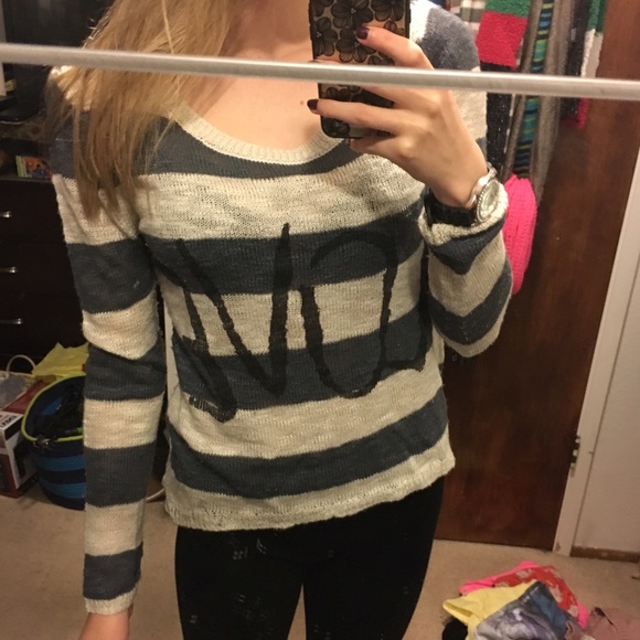 Love sweater - Picture 3 of 3