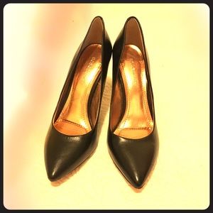 BCBG Black Pumps