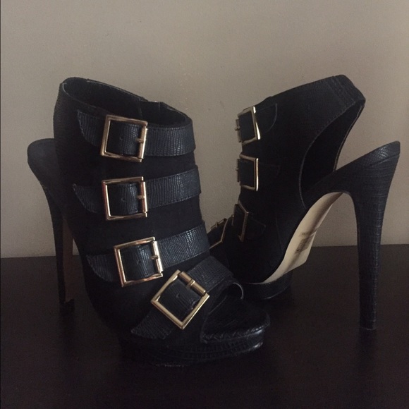 BLACK BELTED HEELS