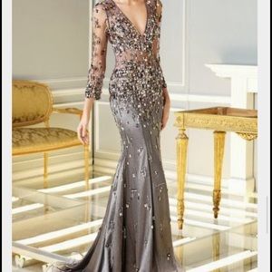 Beautiful silver evening gown 💎💎