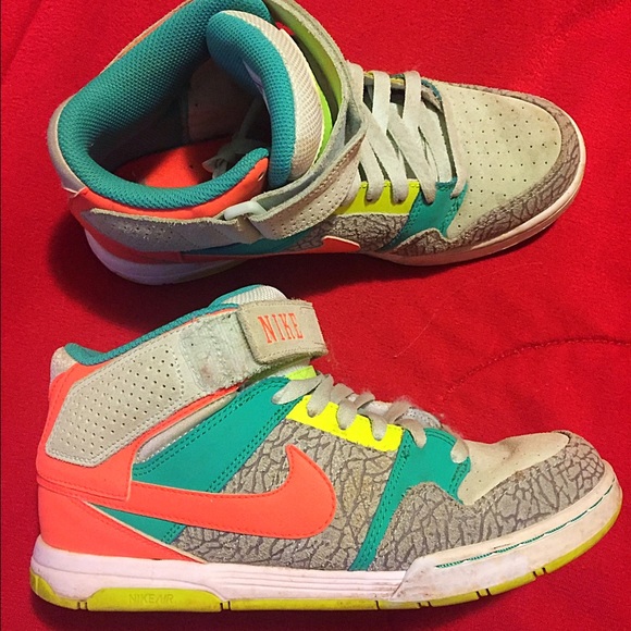 Nike Shoes - Colorful Nike tennis shoes (Sz 9) womens