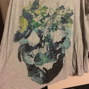 Tee with flower skull