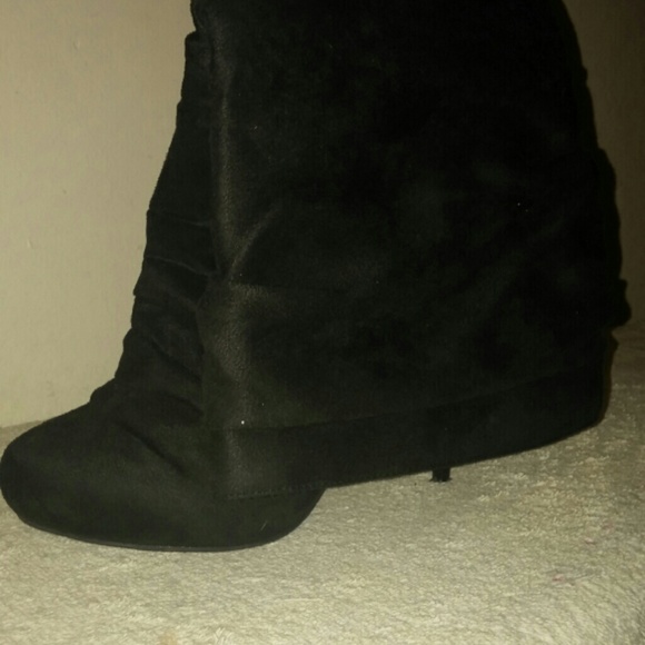 Boots - Picture 1 of 4