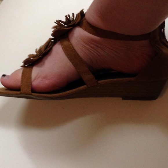 Sandals - Picture 2 of 4