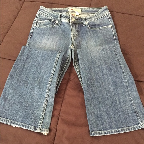 Free w/ $10 purchase GUC YMI jeans, Must bundle! - Picture 3 of 4
