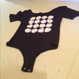 Rue 21 tuck in t shirt