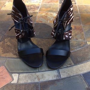Band new charles david sandals