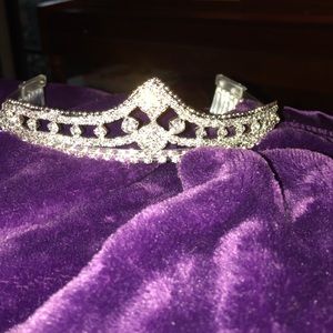 Anderson's co. Tiara