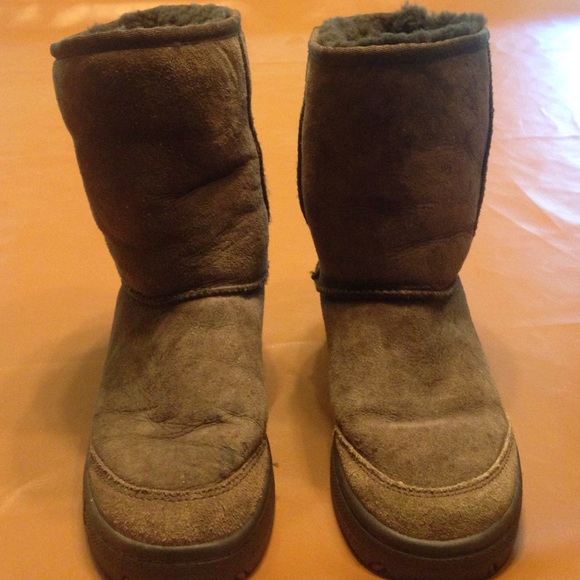 Chocolate Ugg Classic Short Boots