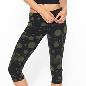 NWOT Omgirl Hatha Capri Bubbly Gray