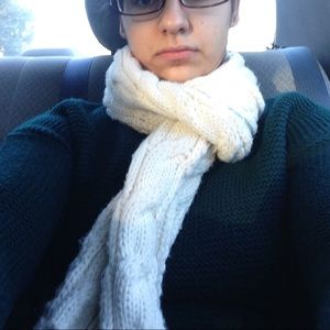 Dark green knit sweater perf for winter