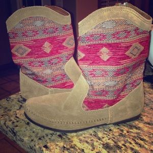 Brand new Minnetonka Boots!