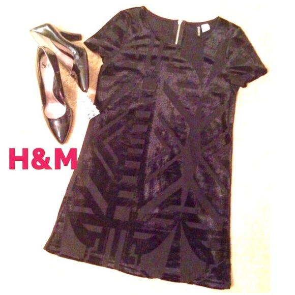 H&M Dresses & Skirts - 🎉HP!🎉 MAKE OFFER! H&M Black Velvet Shift Dress