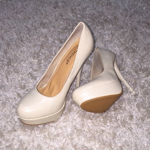 Nude faux leather pumps