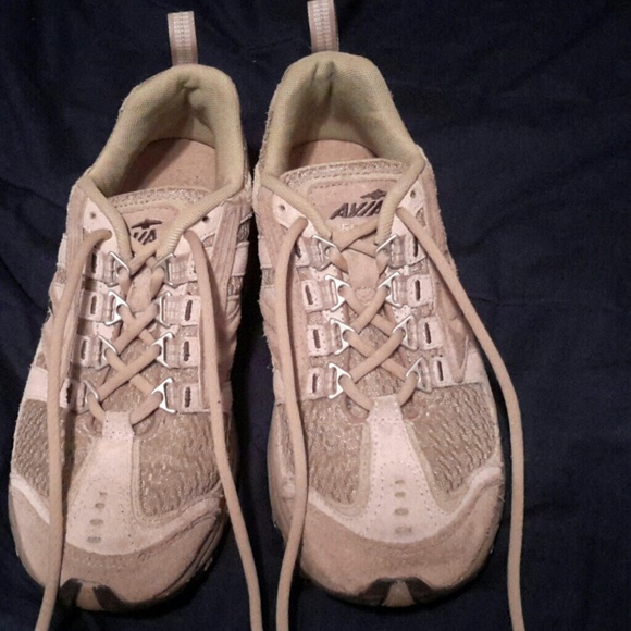 Women's Avia trail shoes size 7.5.