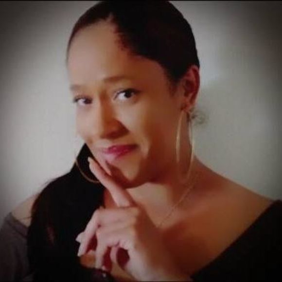 Meet your Posher, Nicole - Picture 1 of 1