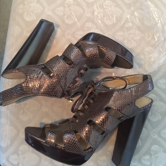 Beautiful Authentic Coach Sandals - Picture 4 of 4