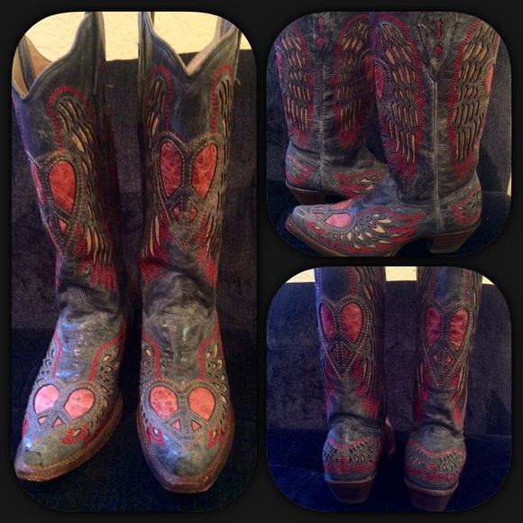Corral Other - Womens distressed winged heart square toe boots