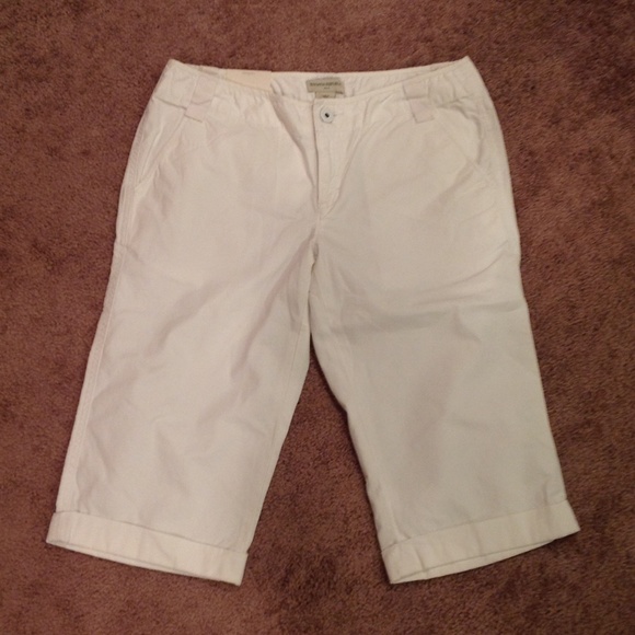WHITE CAPRI'S
