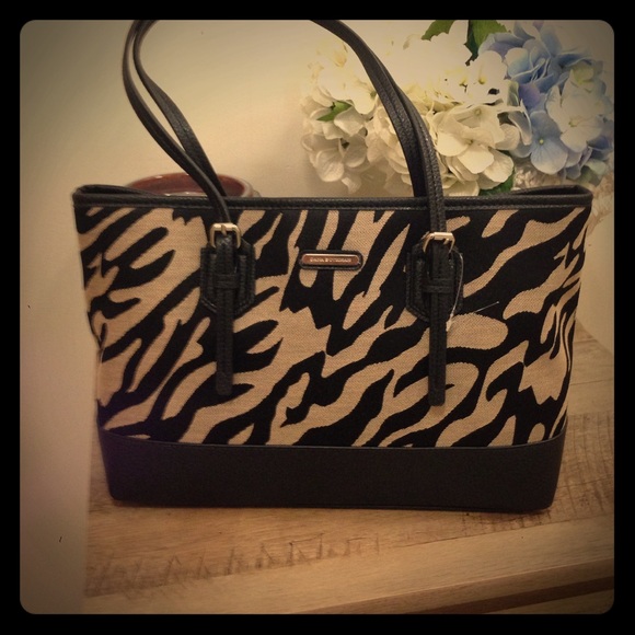 Dana Buchman Handbags - 🌸FLASH SALE🌸 Brand New Beautiful Purse!