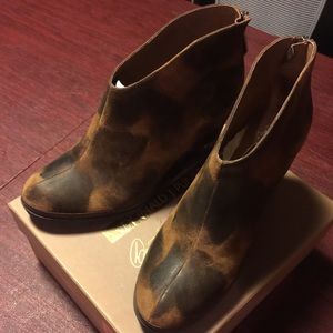 Authentic Donald Pliner Dafne Vintage Wedge Bootie