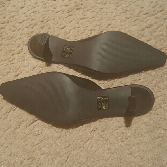 Shoes - Picture 4 of 4