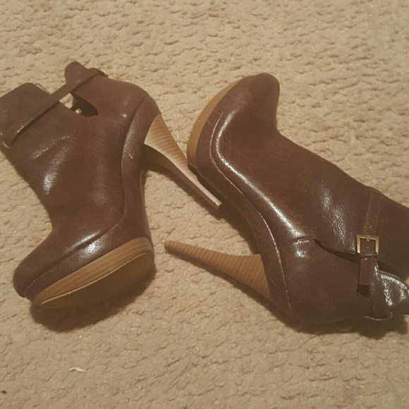 Booties - Picture 3 of 4