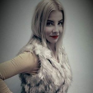 Meet your Posher, Simona