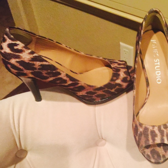 🔥🔥Super sexy animal print heels🔥🔥 - Picture 2 of 4
