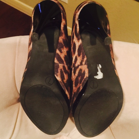 🔥🔥Super sexy animal print heels🔥🔥 - Picture 4 of 4