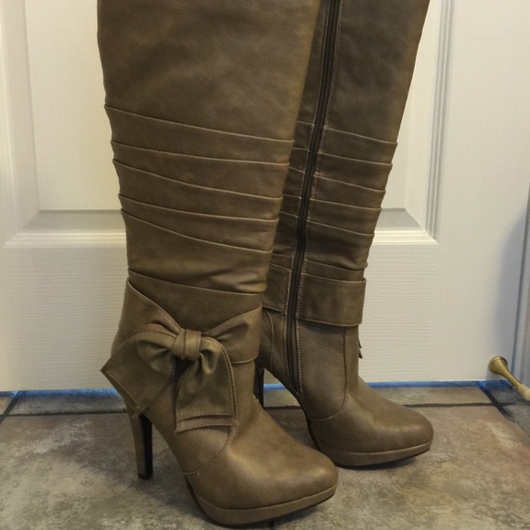 Heel boots w/ Bow