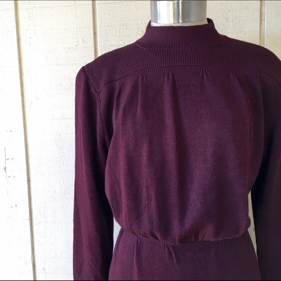 St. John Dresses & Skirts - 🔴Final Price| St John knit long sleeve dress