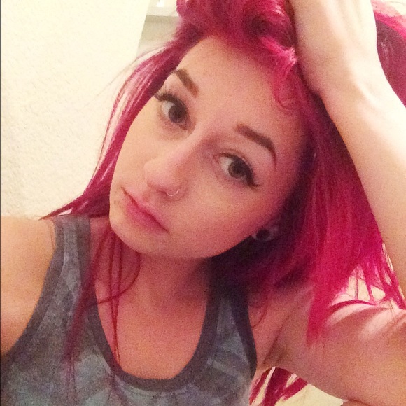 Meet your Posher, Bree - Picture 3 of 4