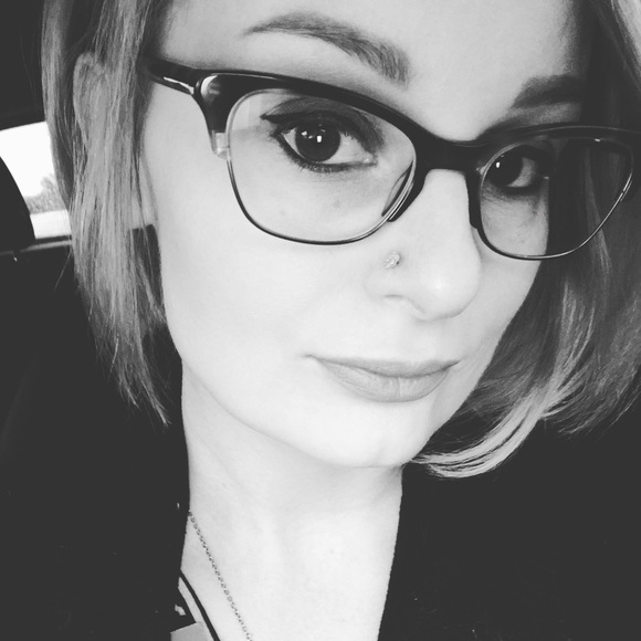 Meet your Posher, Lynne - Picture 2 of 2